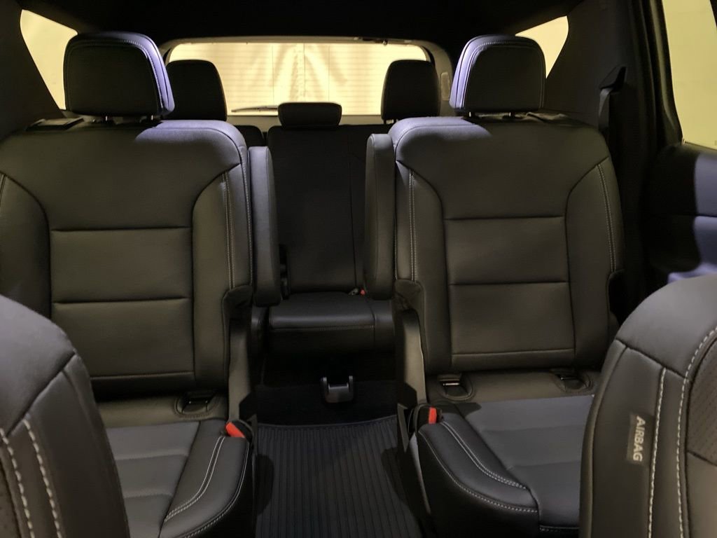 New 2026 Chevrolet Traverse LT w/ LPO, Floor Liner Package AWD/4WD image 18