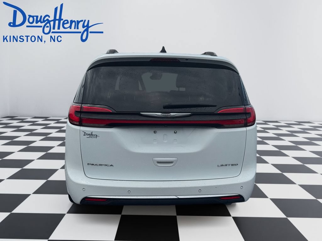 Used 2023 Chrysler Pacifica Limited FWD image 4