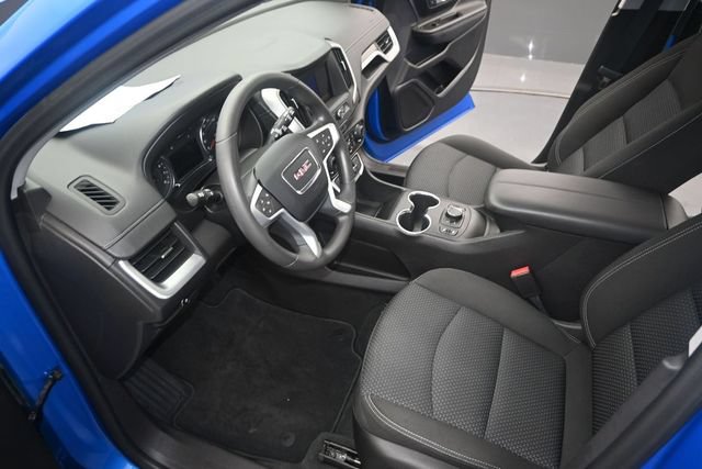 Used 2024 GMC Terrain SLE w/ Driver Convenience Package FWD image 7