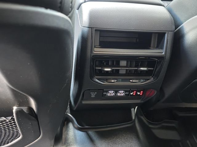 Used 2024 Jeep Grand Cherokee Limited w/ Luxury Tech Group II RWD image 10