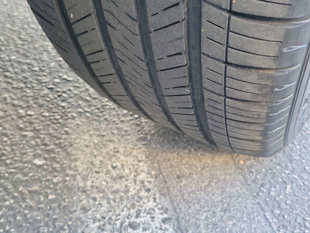 Used 2018 Cadillac Escalade Platinum image 35