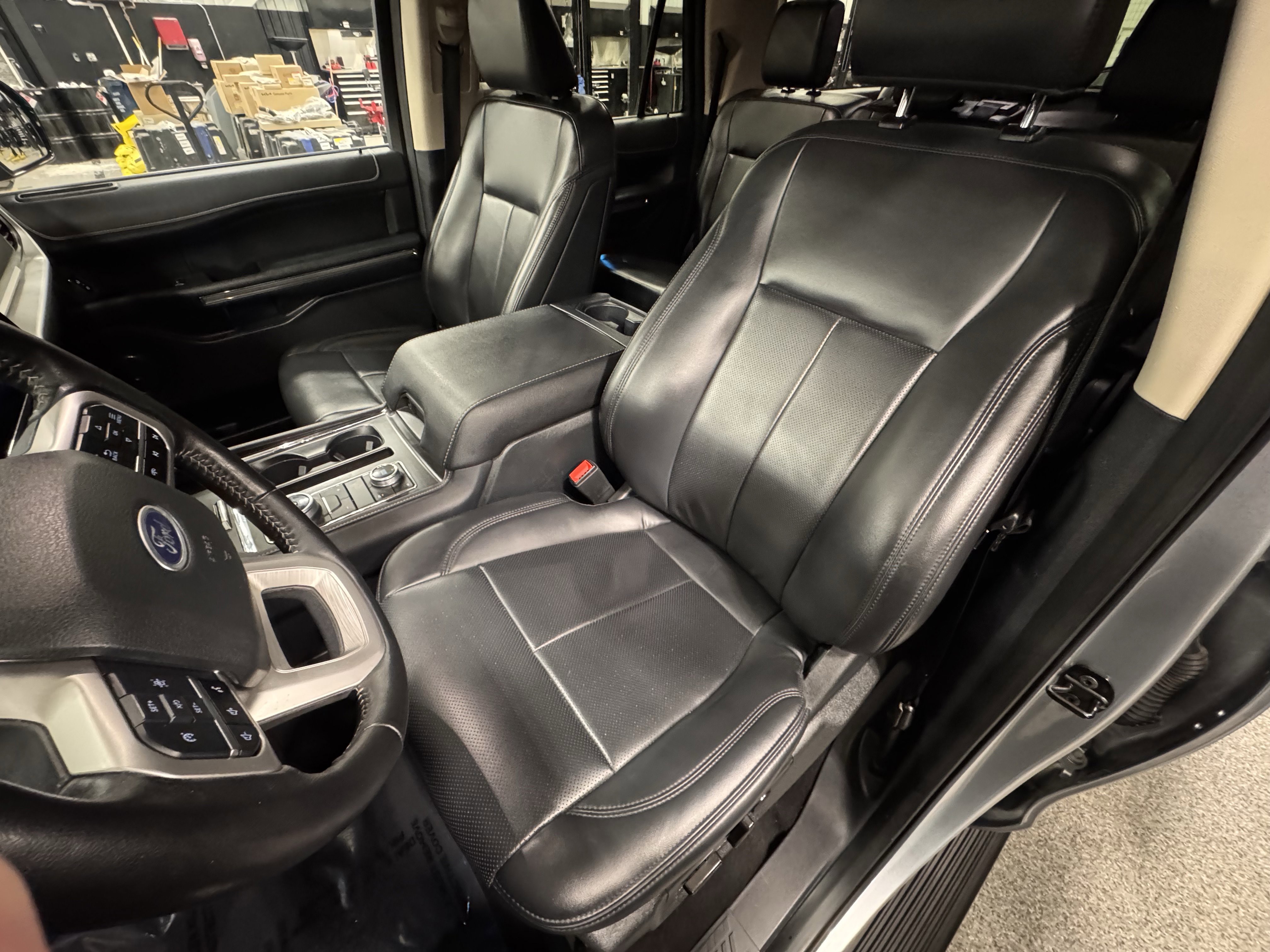 Used 2024 Ford Expedition Max XLT image 18