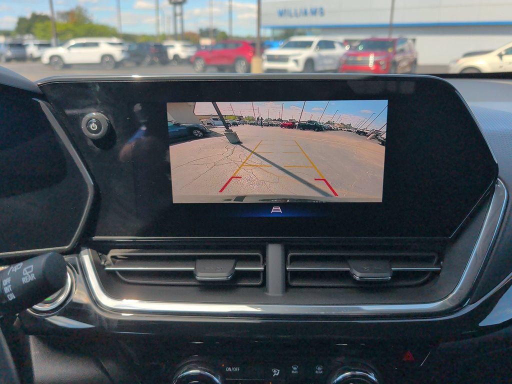 Used 2024 Chevrolet Trax ACTIV w/ Sunroof Package FWD image 38