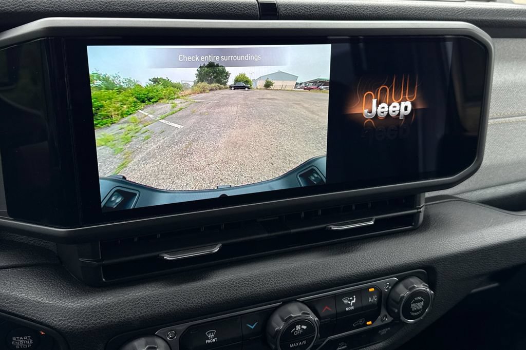 Used 2025 Jeep Gladiator Sport AWD/4WD image 21