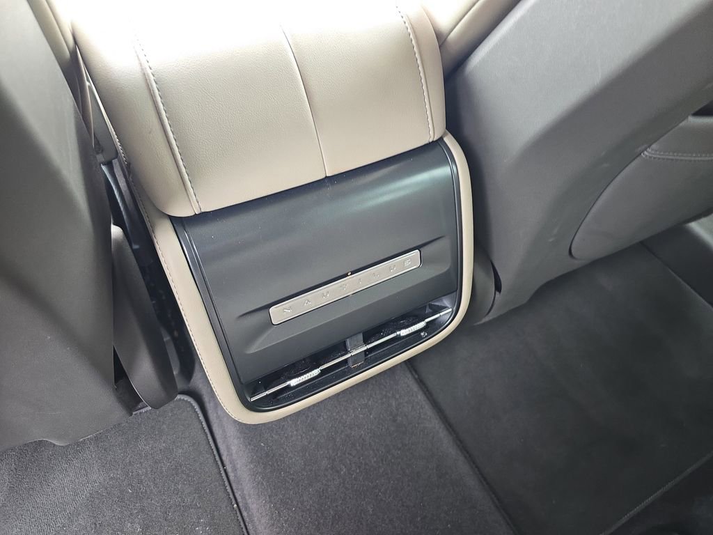 Used 2024 Lincoln Nautilus Premier image 13