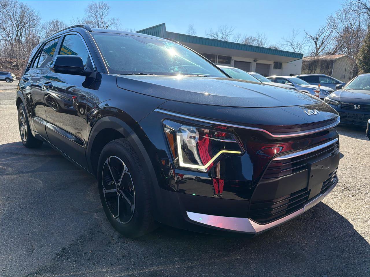 Used 2023 Kia Niro EX FWD image 3