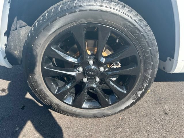 Used 2018 Jeep Grand Cherokee Altitude AWD/4WD image 29