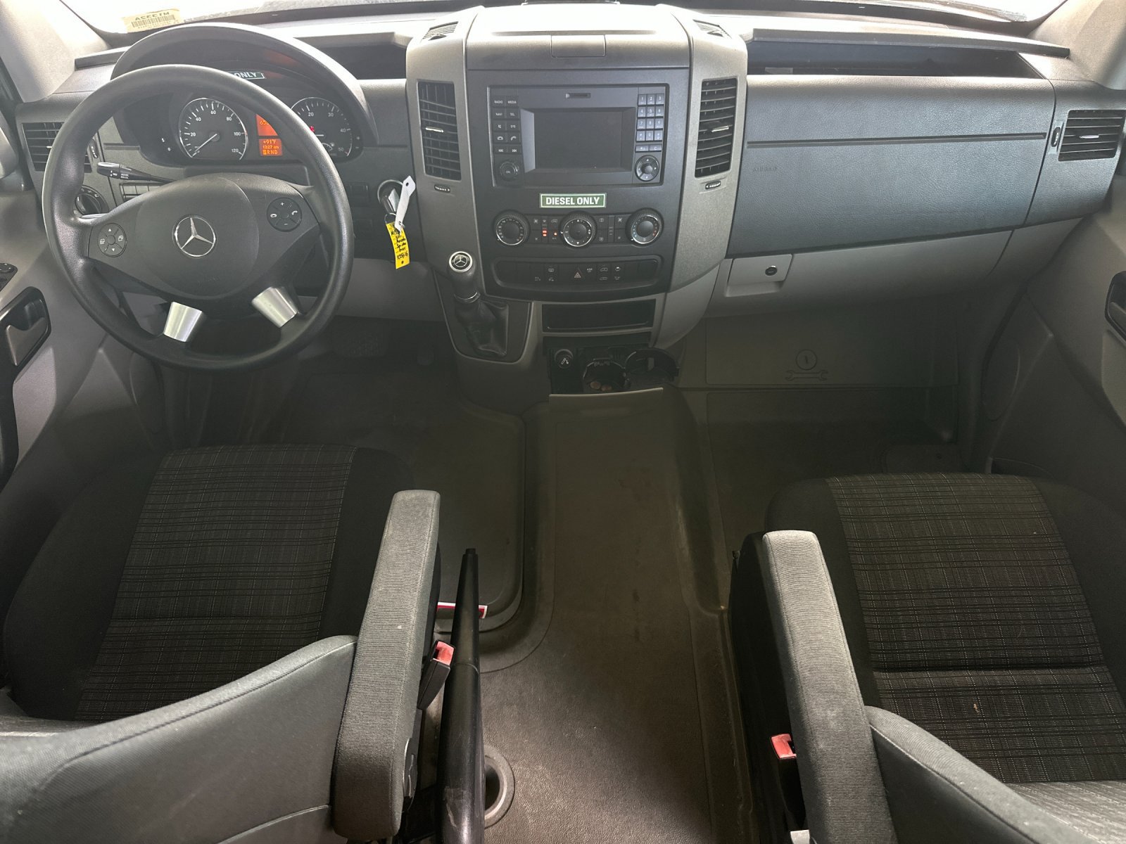 Used 2015 Mercedes-Benz Sprinter 2500 image 12