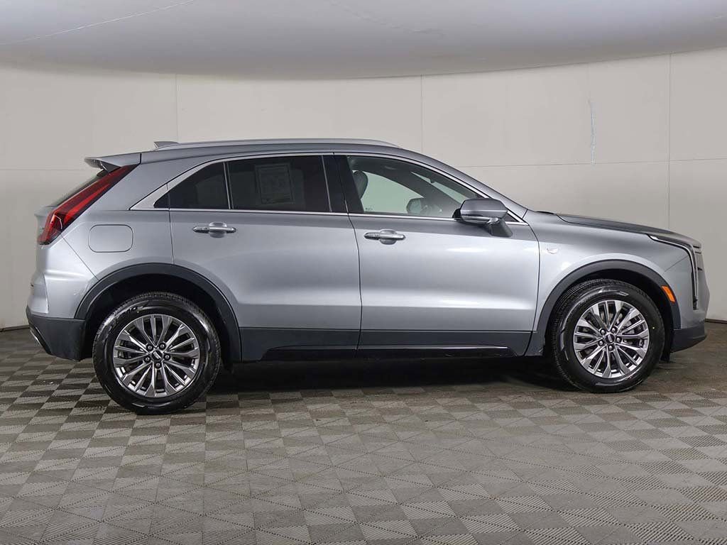 Used 2024 Cadillac XT4 Premium Luxury image 16