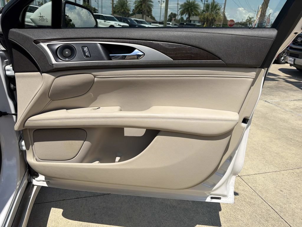 Used 2020 Lincoln MKZ Reserve w/ Monochromatic Package FWD image 16