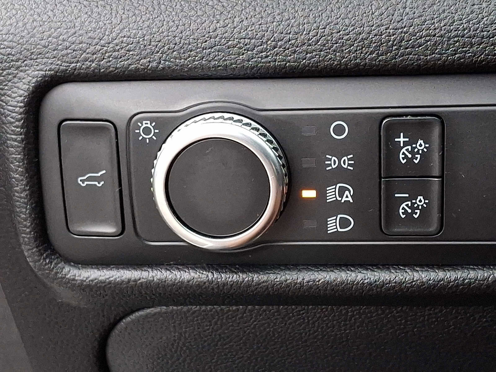 Used 2021 Ford Explorer XLT image 25