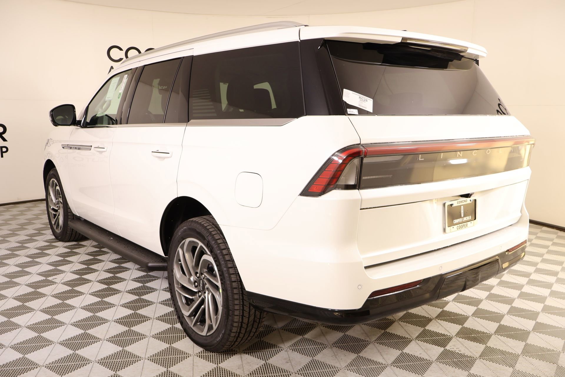 New 2026 Lincoln Navigator Premiere image 24