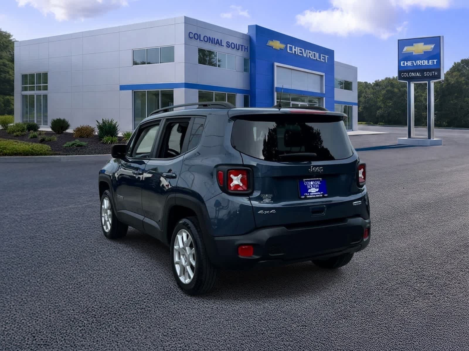 Used 2022 Jeep Renegade Latitude w/ Convenience Group AWD/4WD image 4