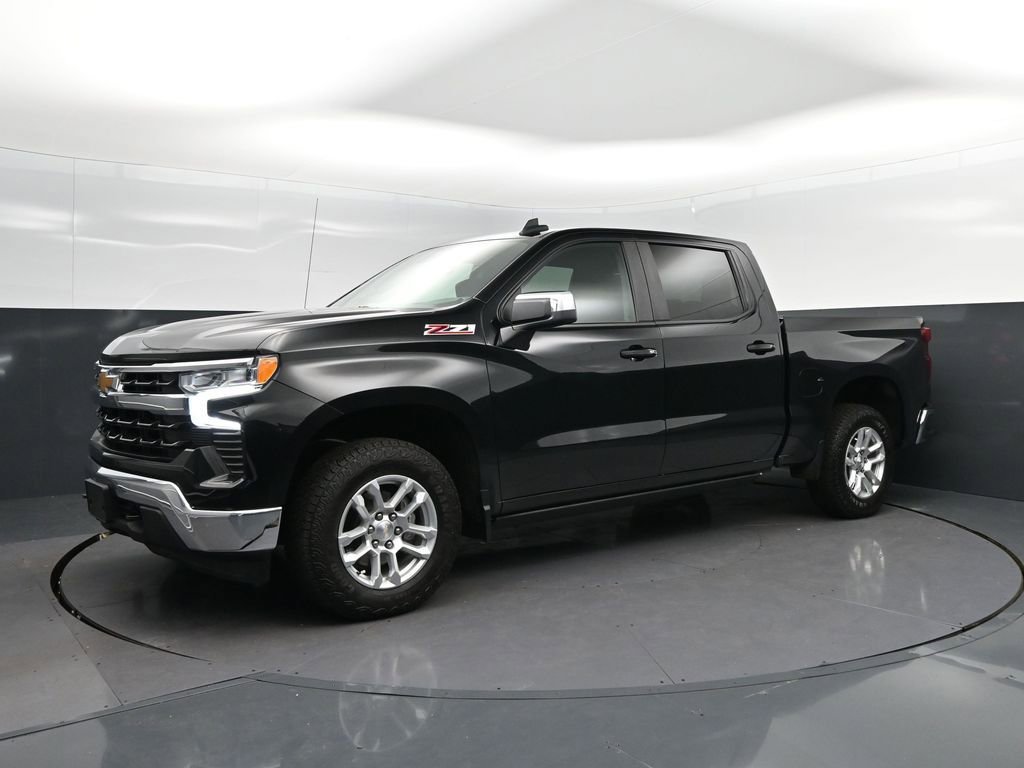 Used 2024 Chevrolet Silverado 1500 LT AWD/4WD image 3