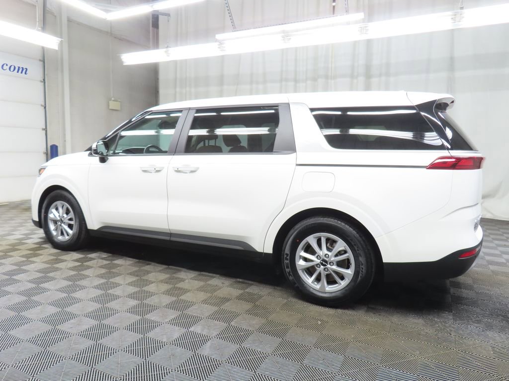 Used 2022 Kia Carnival LX FWD image 6