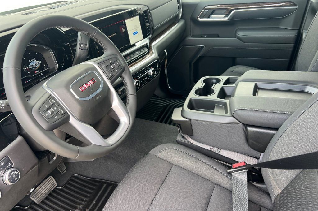 Used 2025 GMC Sierra 1500 Elevation image 7