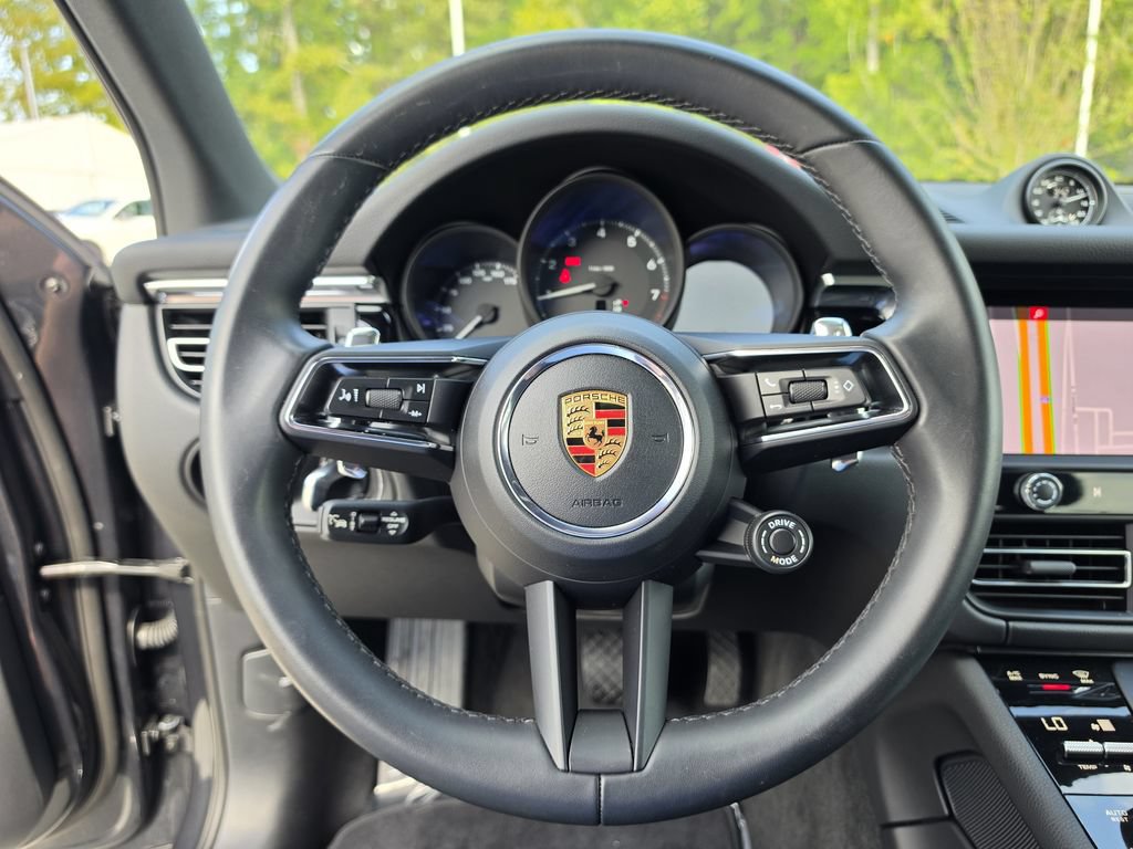 Used 2026 Porsche Macan AWD/4WD image 25
