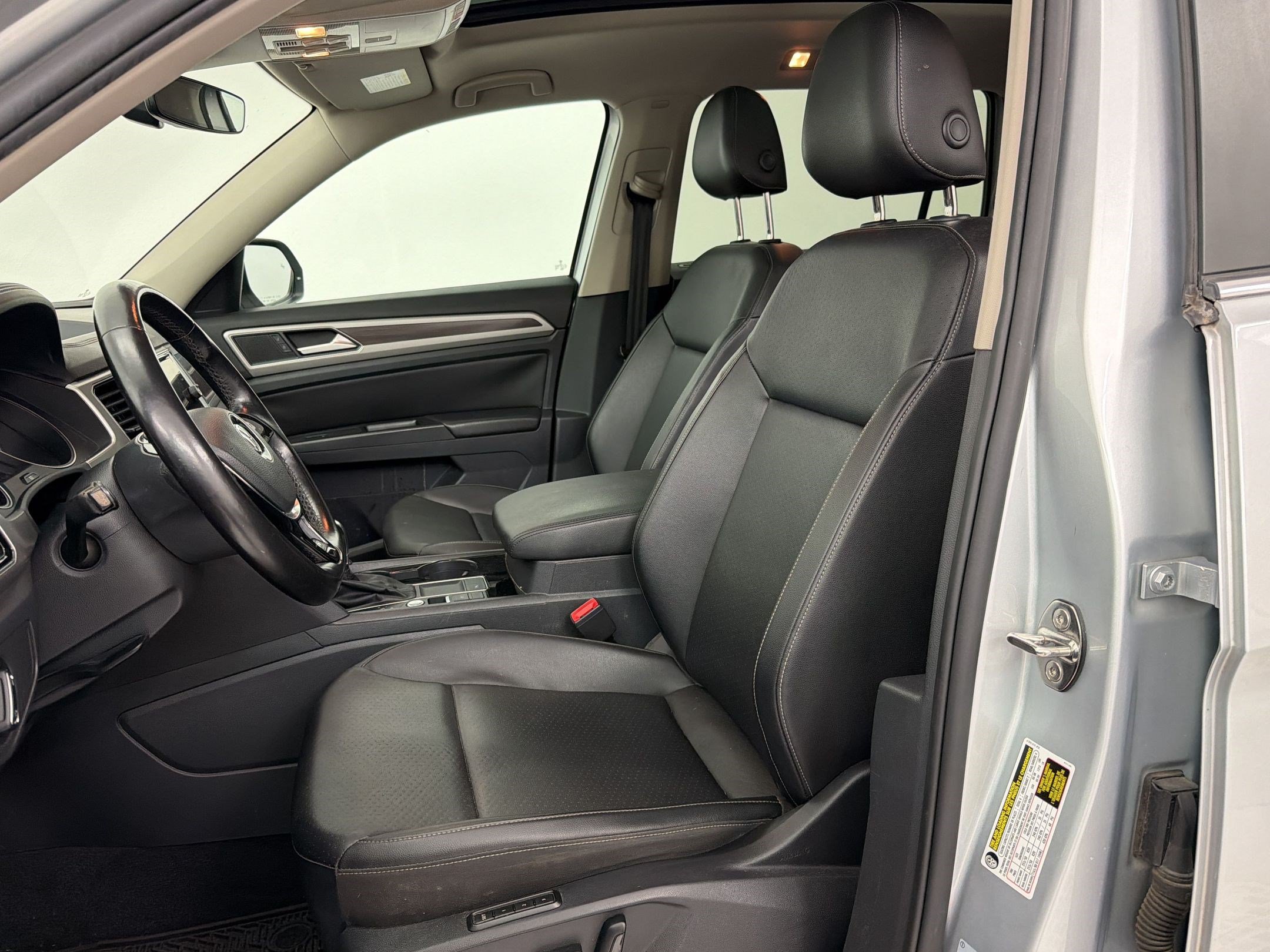 Used 2018 Volkswagen Atlas SEL w/ R-Line Package FWD image 5