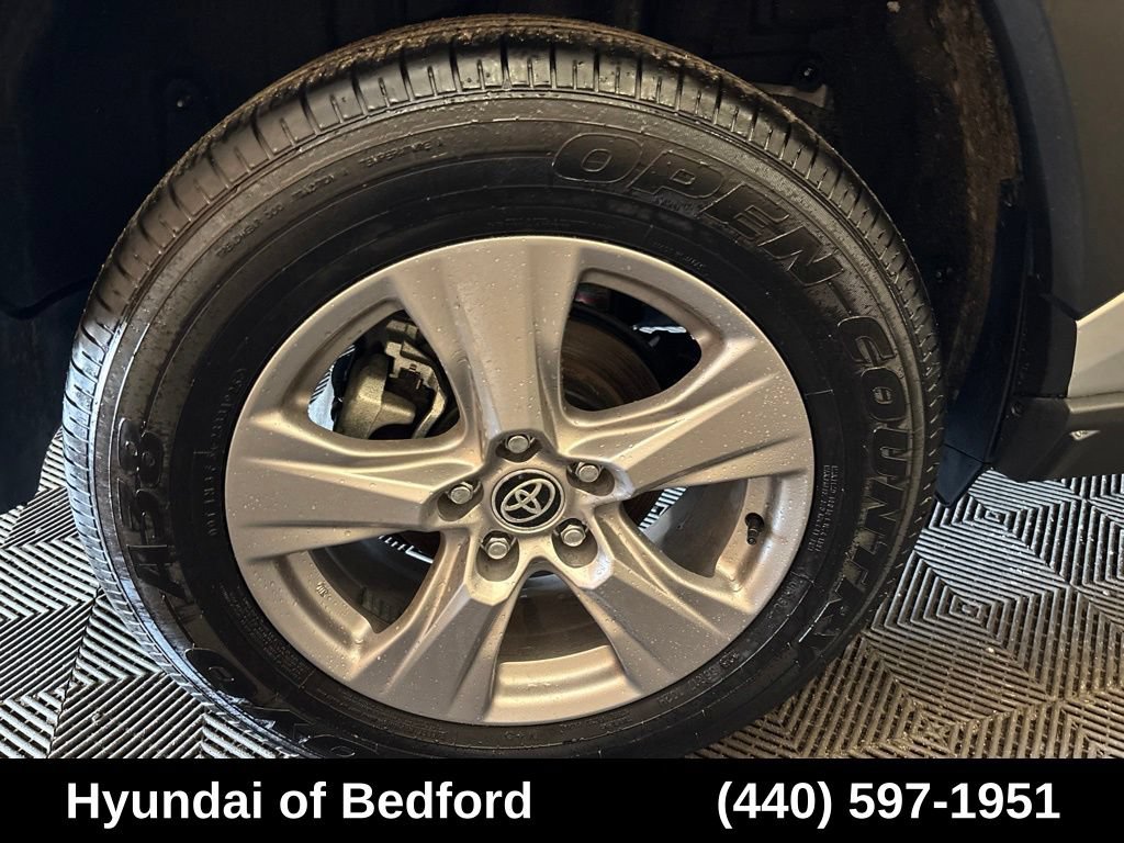 Used 2025 Toyota RAV4 XLE AWD/4WD image 29