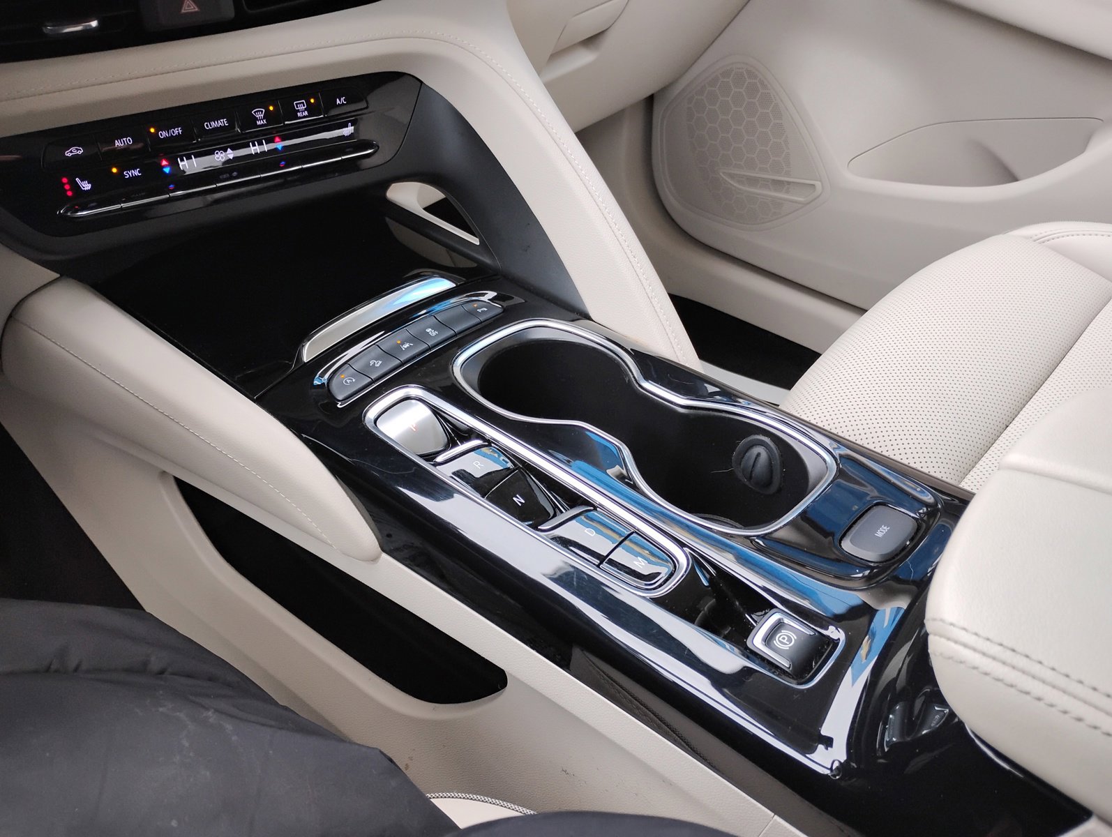 Used 2023 Buick Envision Essence image 13