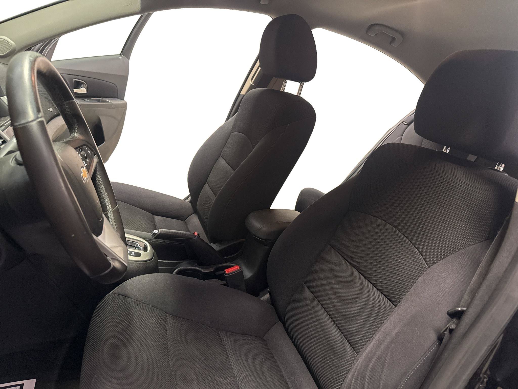 Used 2014 Chevrolet Cruze LT w/ RS Package FWD image 10