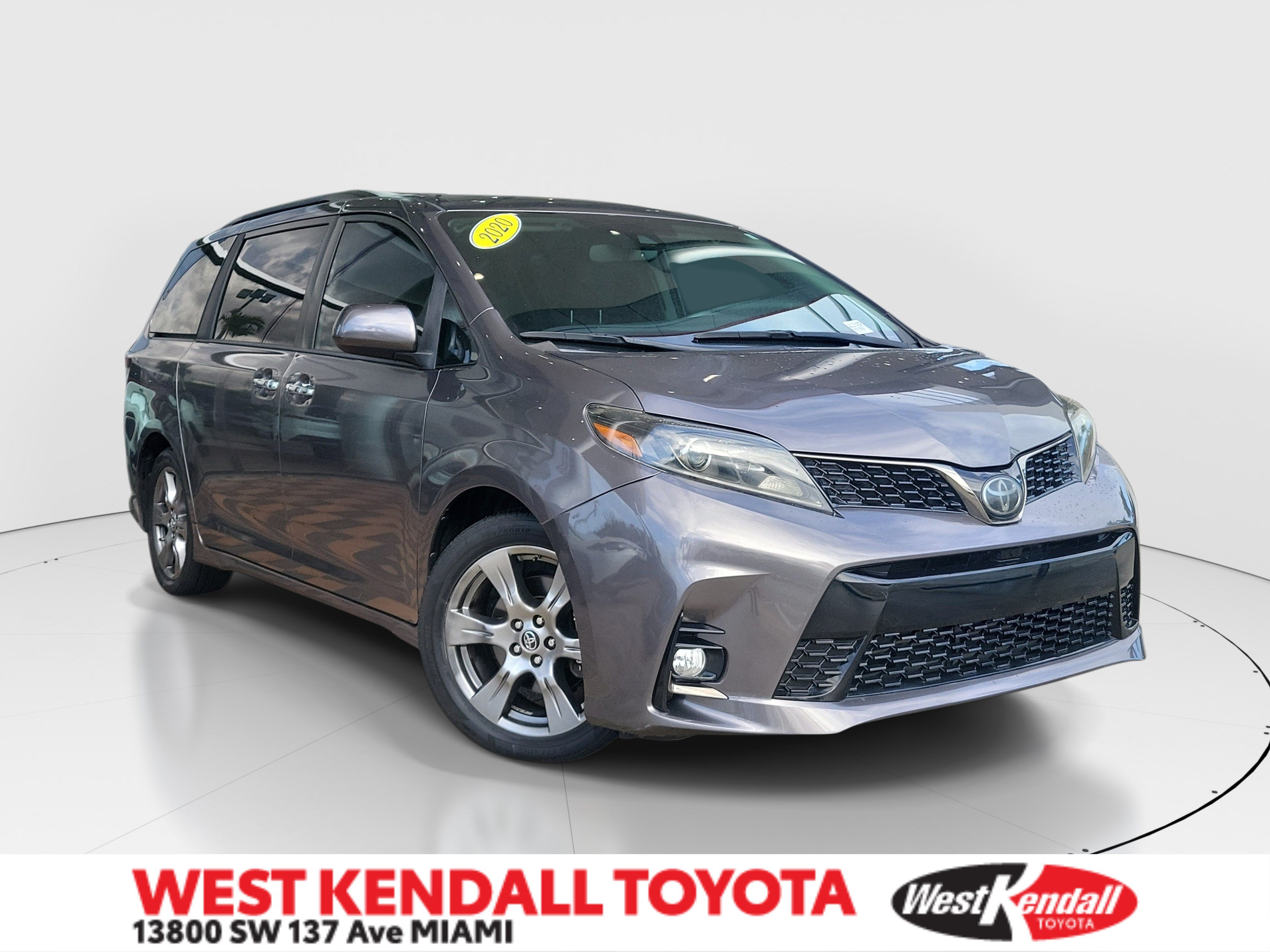 Used 2020 Toyota Sienna SE FWD image 1