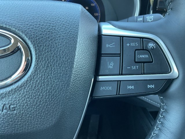 Used 2026 Toyota Highlander Limited AWD/4WD image 25