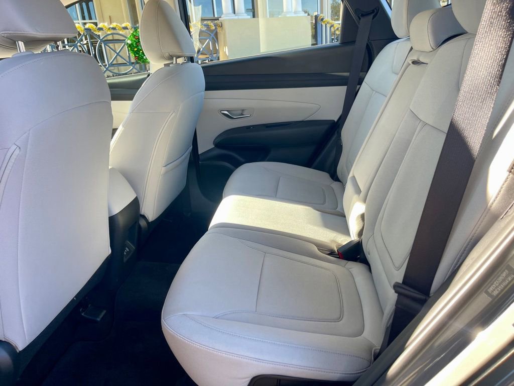 Used 2025 Hyundai Tucson SE image 12