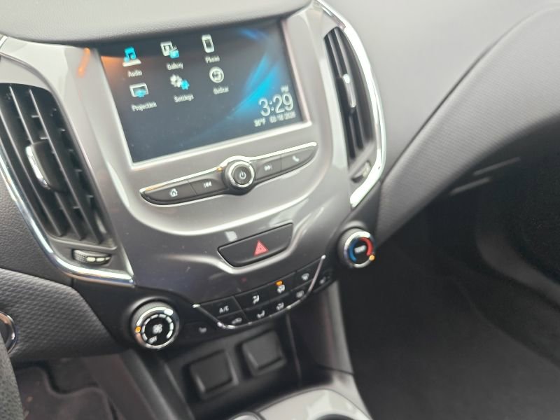 Used 2018 Chevrolet Cruze LT w/ Convenience Package image 10
