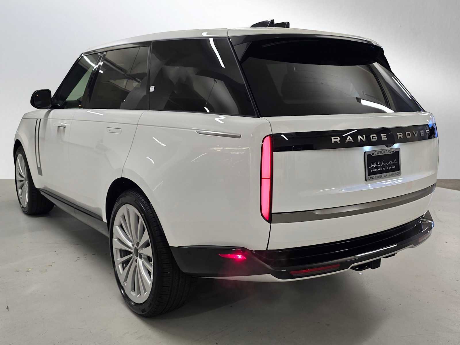 New 2026 Land Rover Range Rover SE image 3