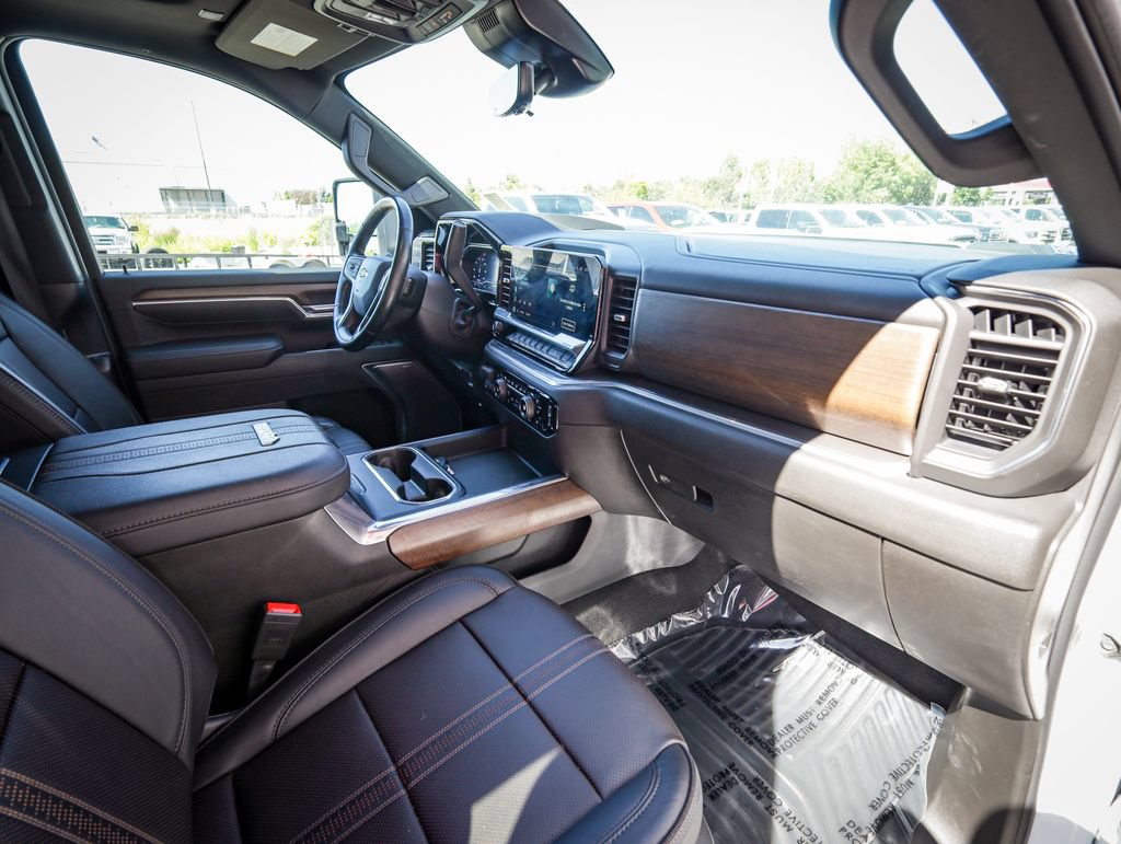 Used 2025 Chevrolet Silverado 2500 High Country w/ High Country Premium Package AWD/4WD image 23