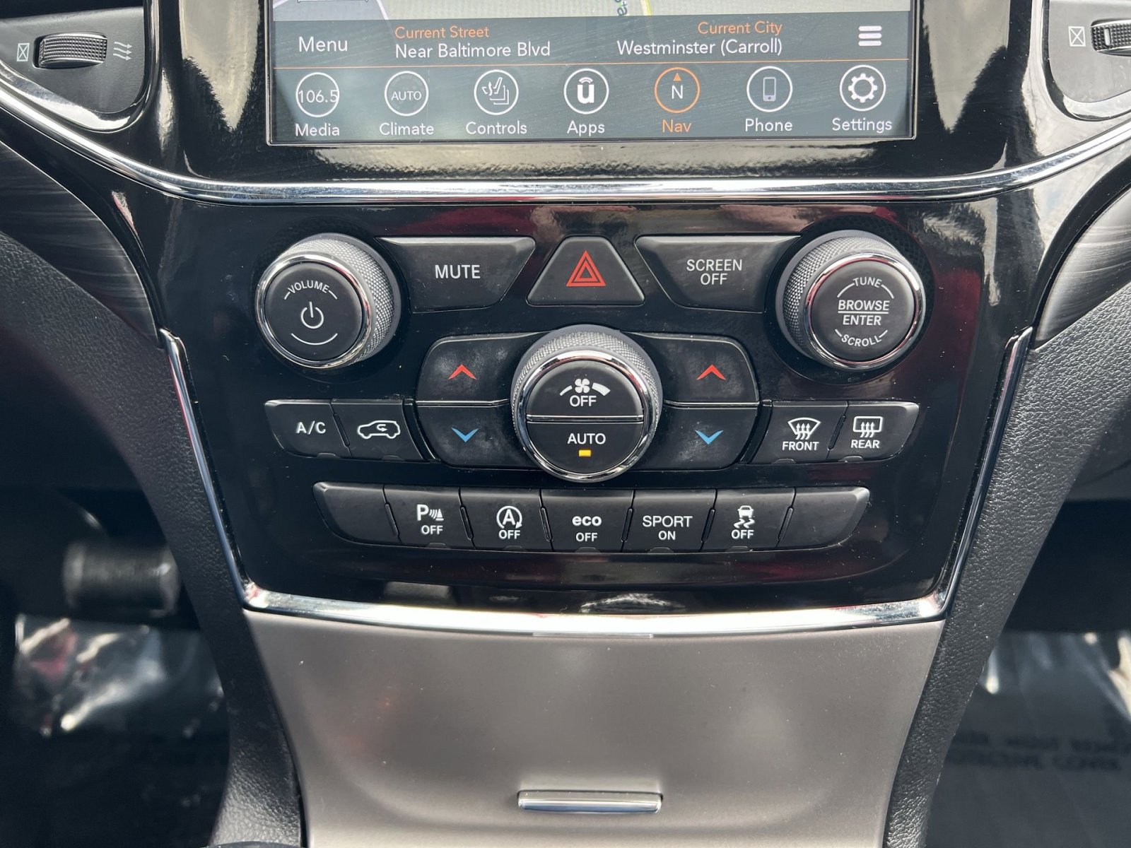 Used 2022 Jeep Grand Cherokee Laredo X image 21