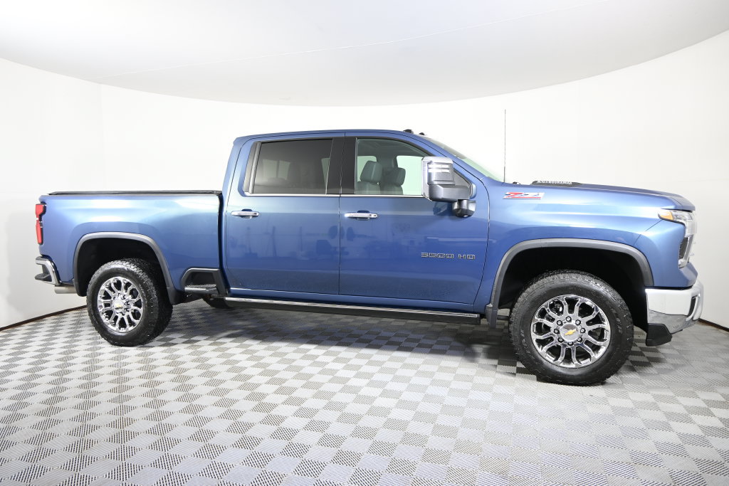 Used 2026 Chevrolet Silverado 3500 LTZ w/ LTZ Premium Package AWD/4WD image 9