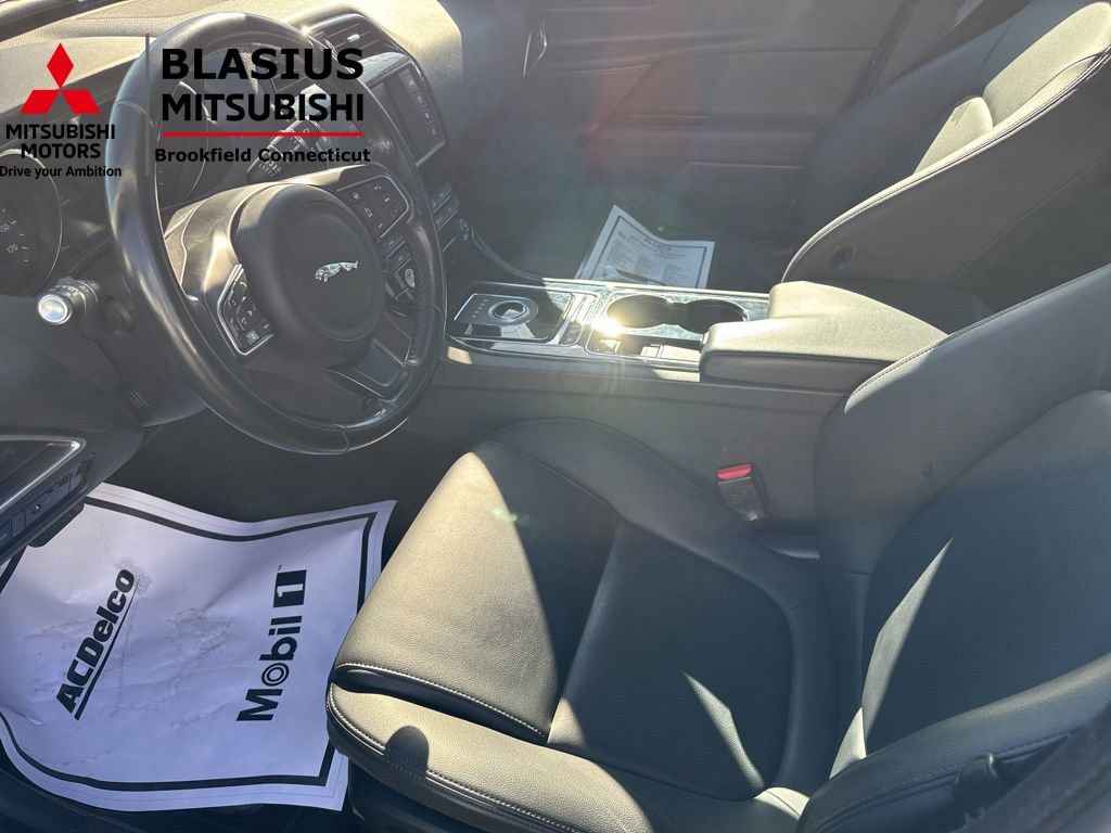 Used 2017 Jaguar XE Premium image 17