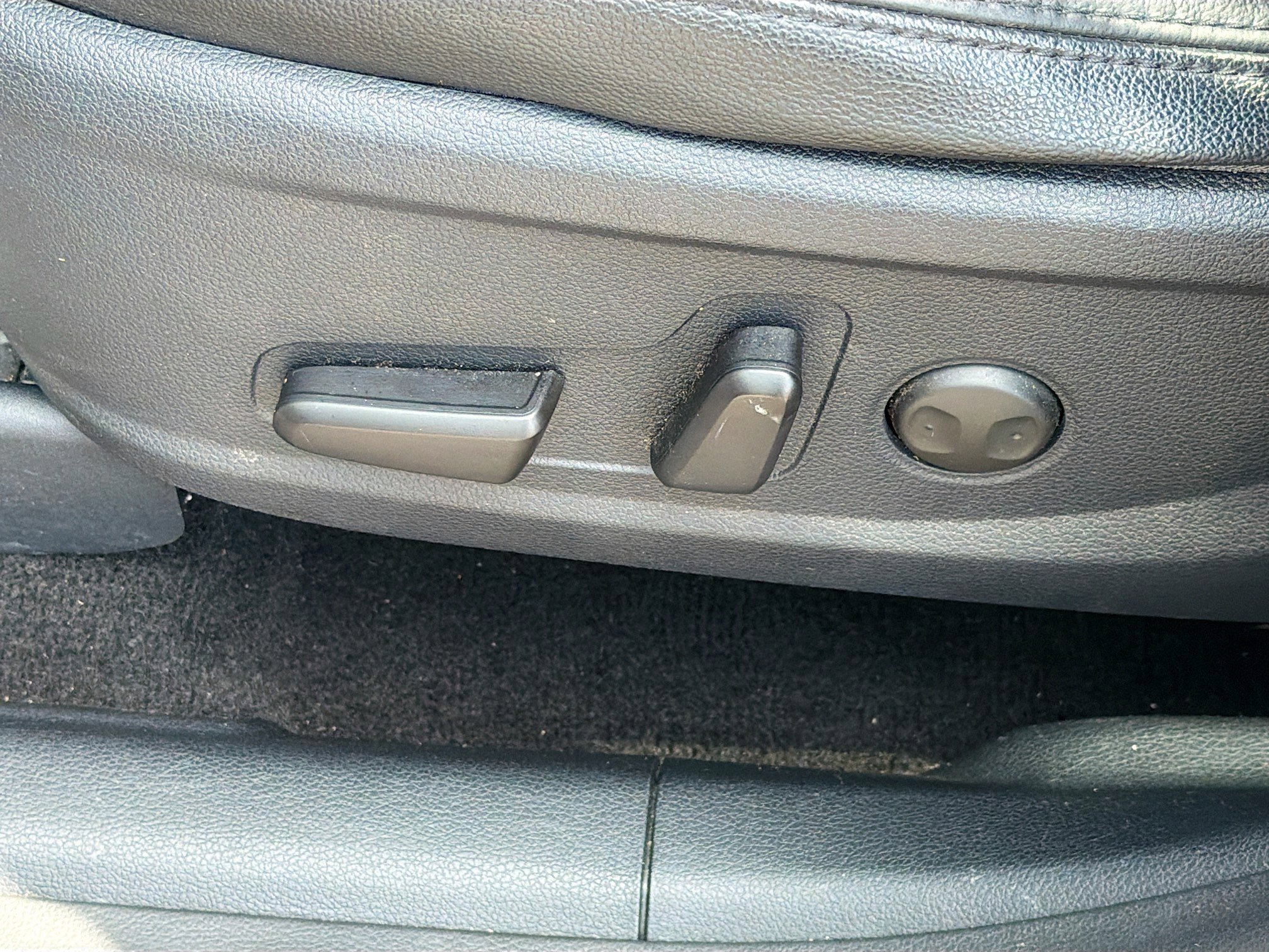 Used 2019 Hyundai Santa Fe Limited image 25