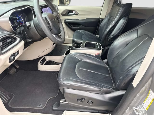 Used 2022 Chrysler Pacifica Touring-L w/ Uconnect Theater Family Group FWD image 14