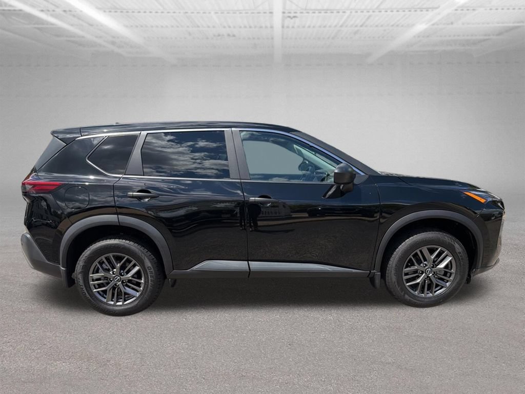 Used 2023 Nissan Rogue S AWD/4WD image 7