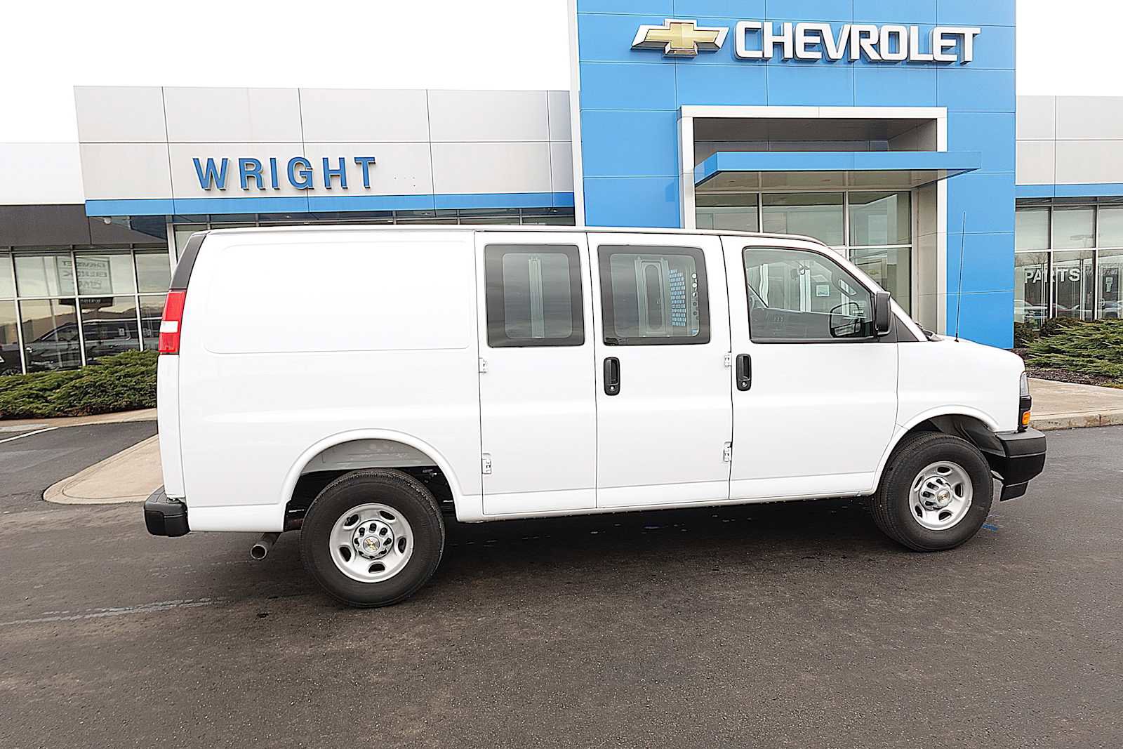 Used 2025 Chevrolet Express 3500 w/ Driver Convenience Package image 2