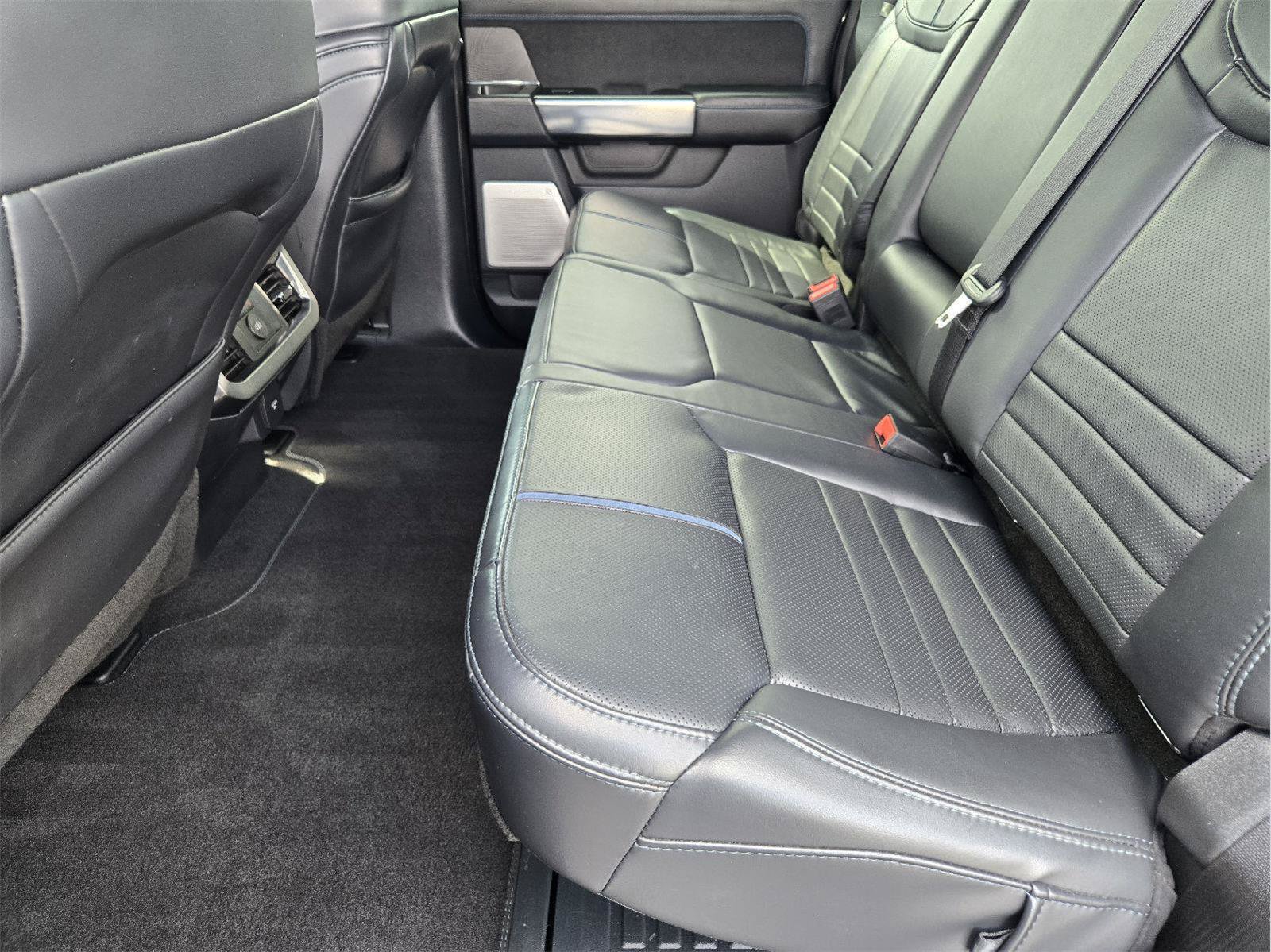 Certified 2025 Ford F250 Platinum AWD/4WD image 28
