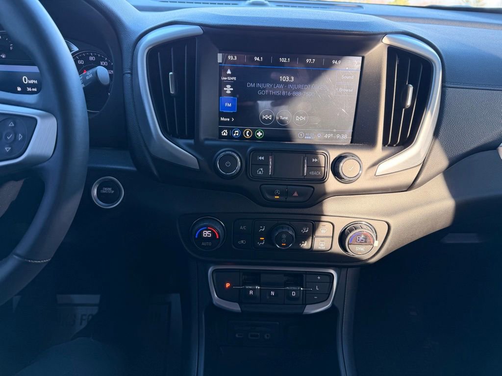 Used 2024 GMC Terrain SLT image 16