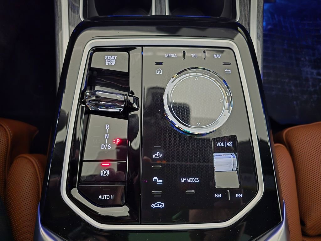 New 2026 BMW 740i xDrive w/ Premium Package image 28