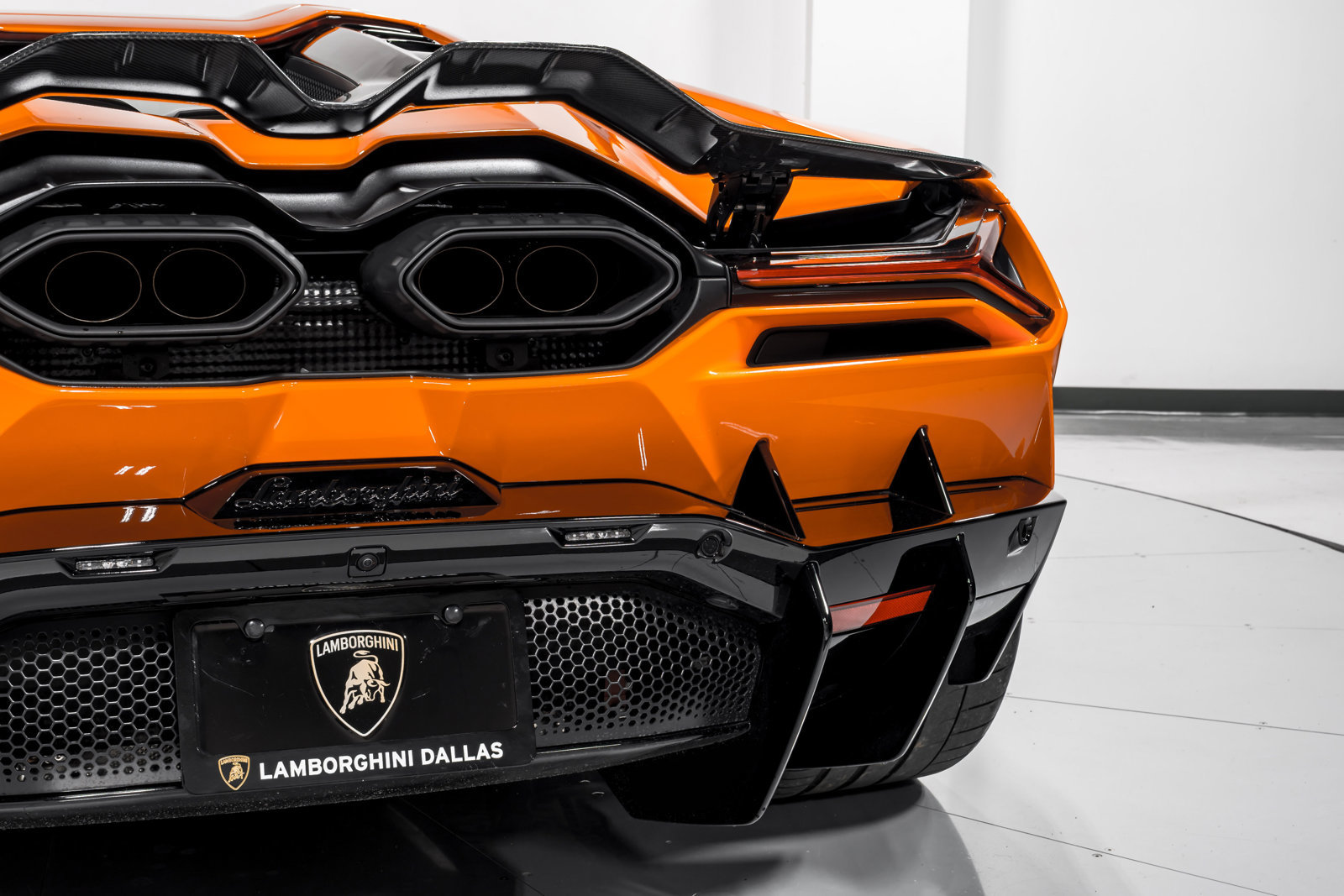 Used 2025 Lamborghini Revuelto AWD/4WD image 48