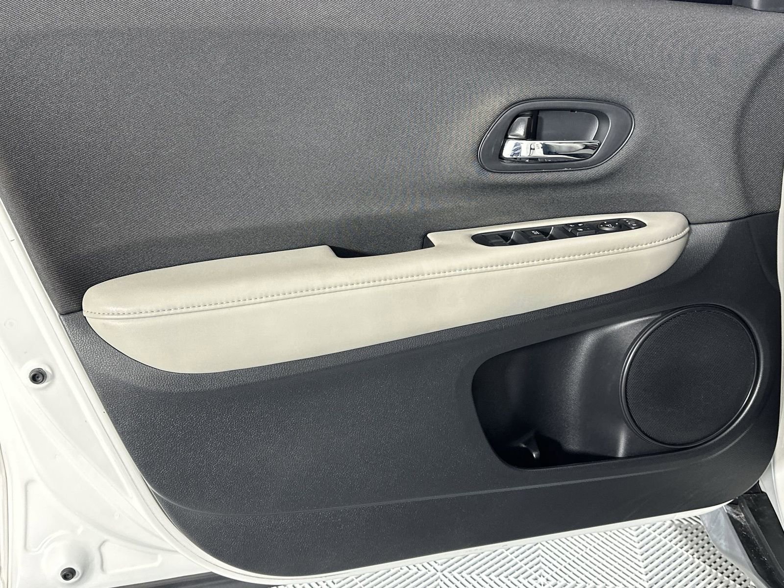 Used 2021 Honda HR-V LX image 29