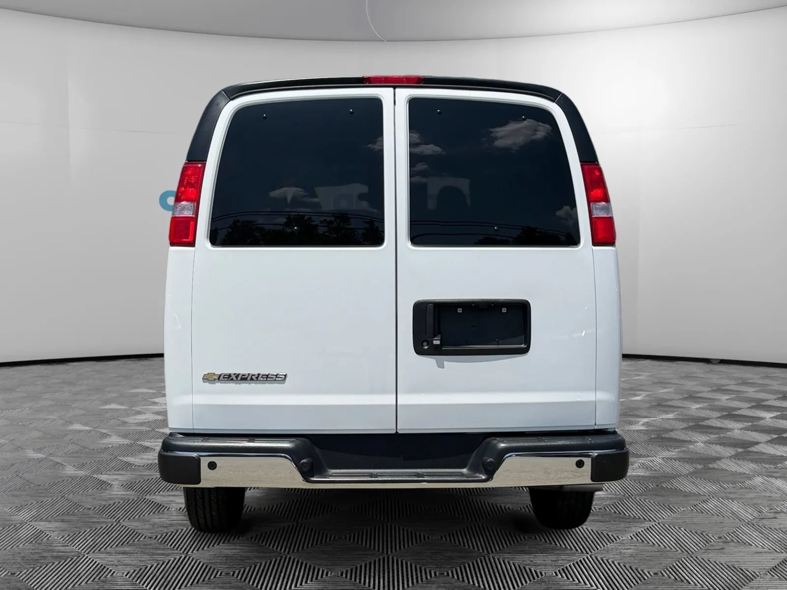 Used 2025 Chevrolet Express 3500 LT w/ LT Preferred Equipment Group RWD image 4