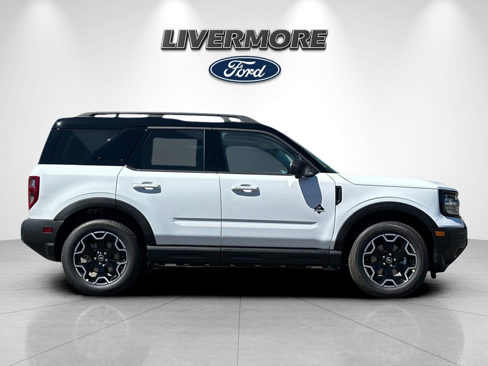 New 2026 Ford Bronco Sport Outer Banks w/ Outer Banks Tech Package+ AWD/4WD image 2