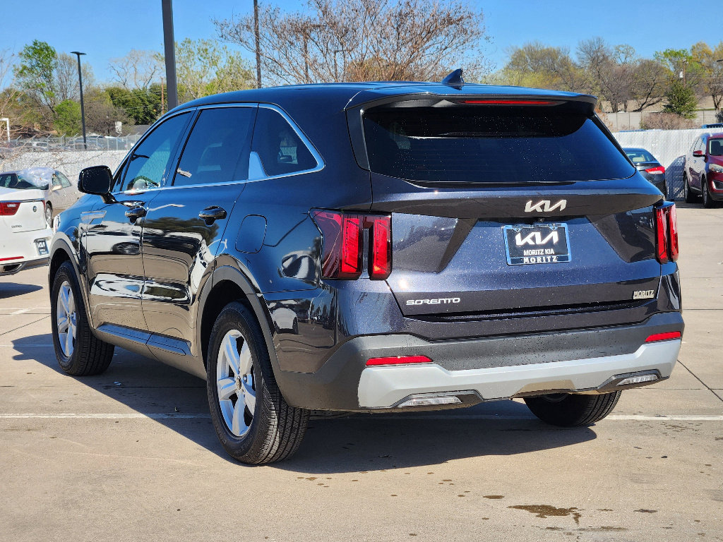 New 2025 Kia Sorento LX image 3
