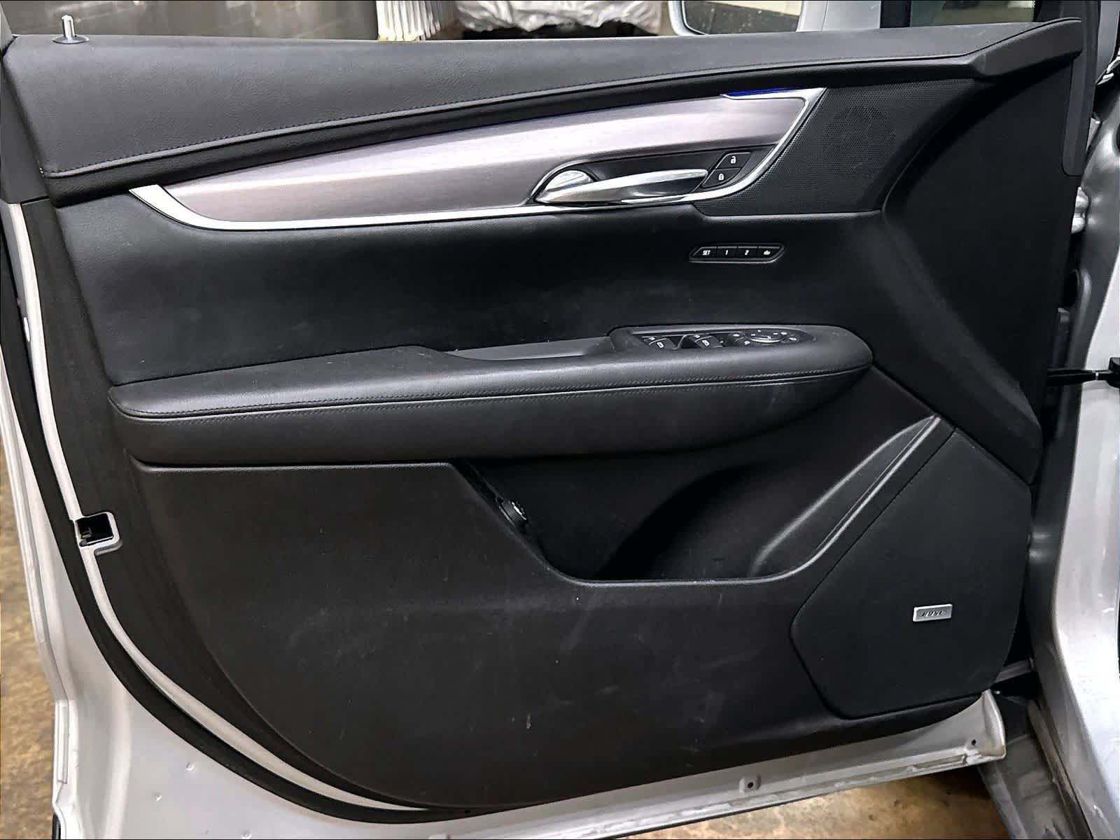 Used 2018 Cadillac XT5 Premium Luxury FWD image 25