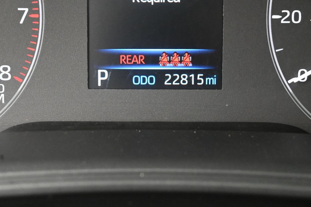 Used 2025 Toyota Corolla Cross LE FWD image 17