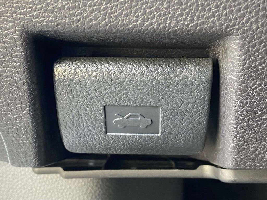 Used 2024 Toyota Tundra SR AWD/4WD image 28