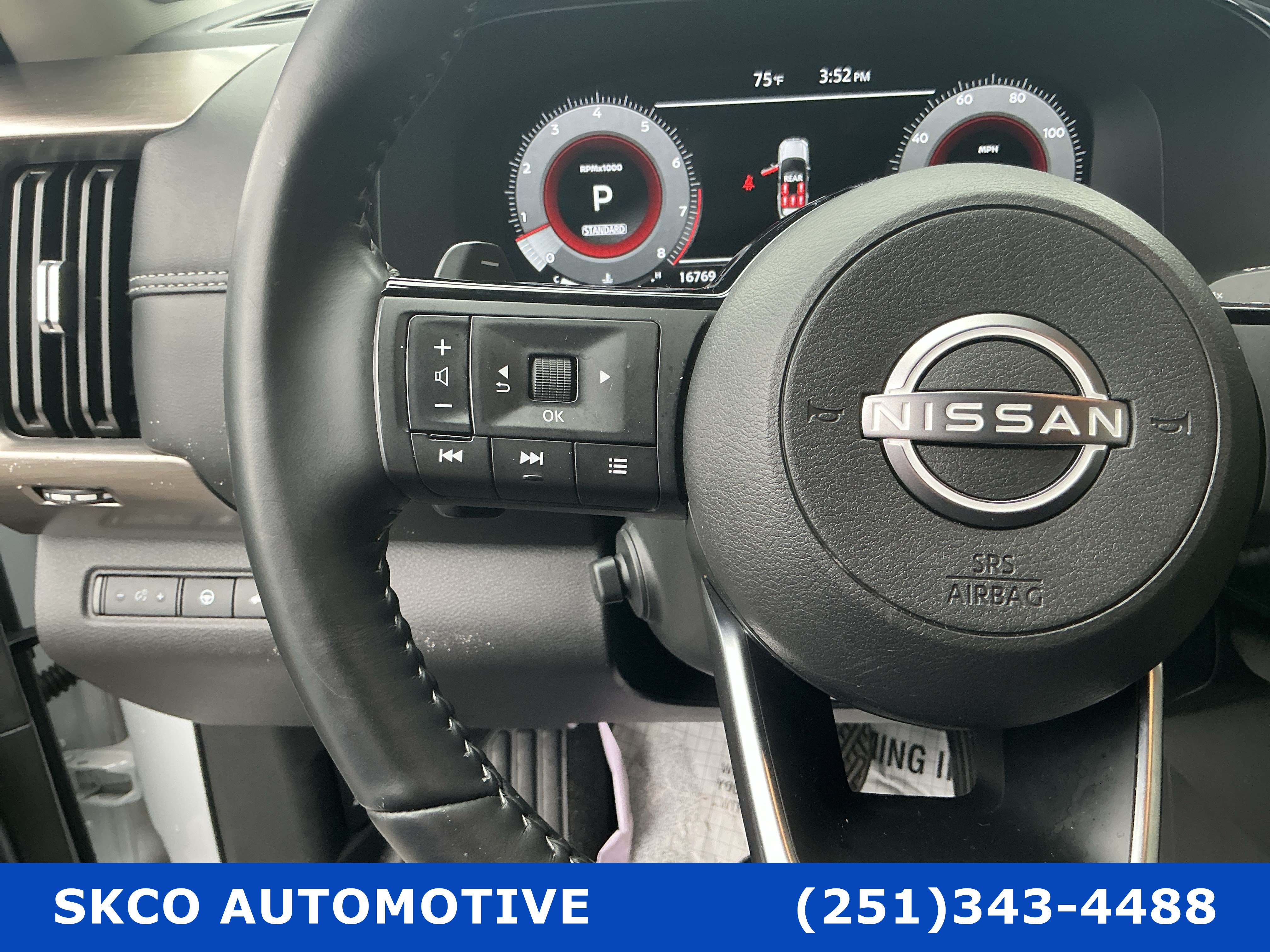Used 2025 Nissan Pathfinder Platinum FWD image 19